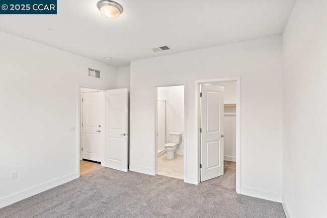 Building Photo - 725 Delve Ct