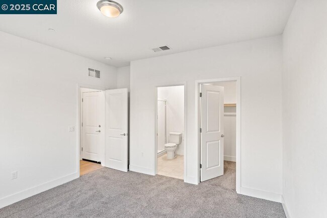 Foto del edificio - 725 Delve Ct