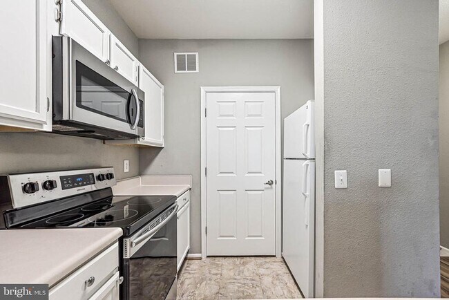 Foto del edificio - 1601 Spring Gate Dr.