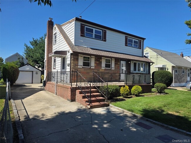 Building Photo - 66 Gates Ave