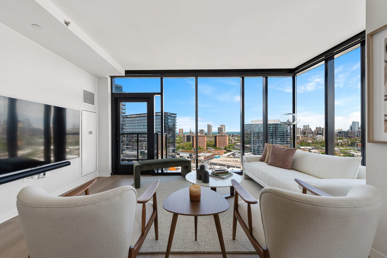 Foto principal - 901 W Blackhawk St