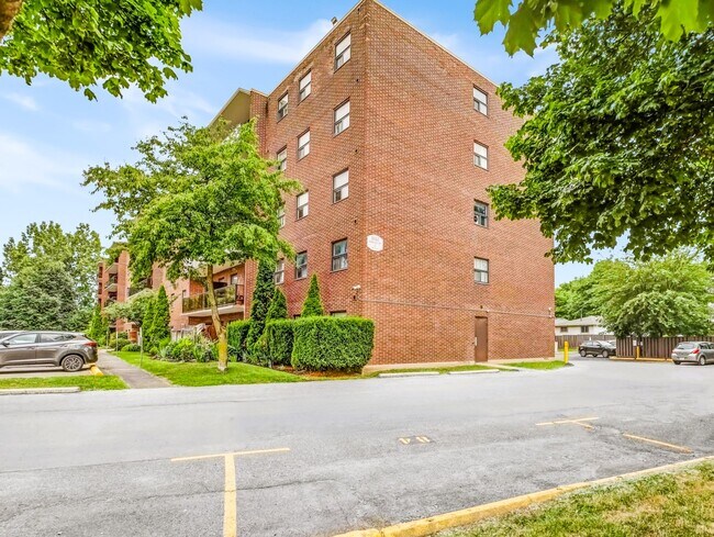 Photo du bâtiment - Heritage Place Apartments
