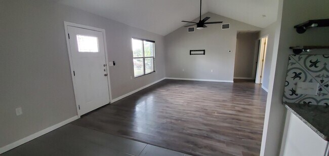 Foto del edificio - 414 Millwood Ln