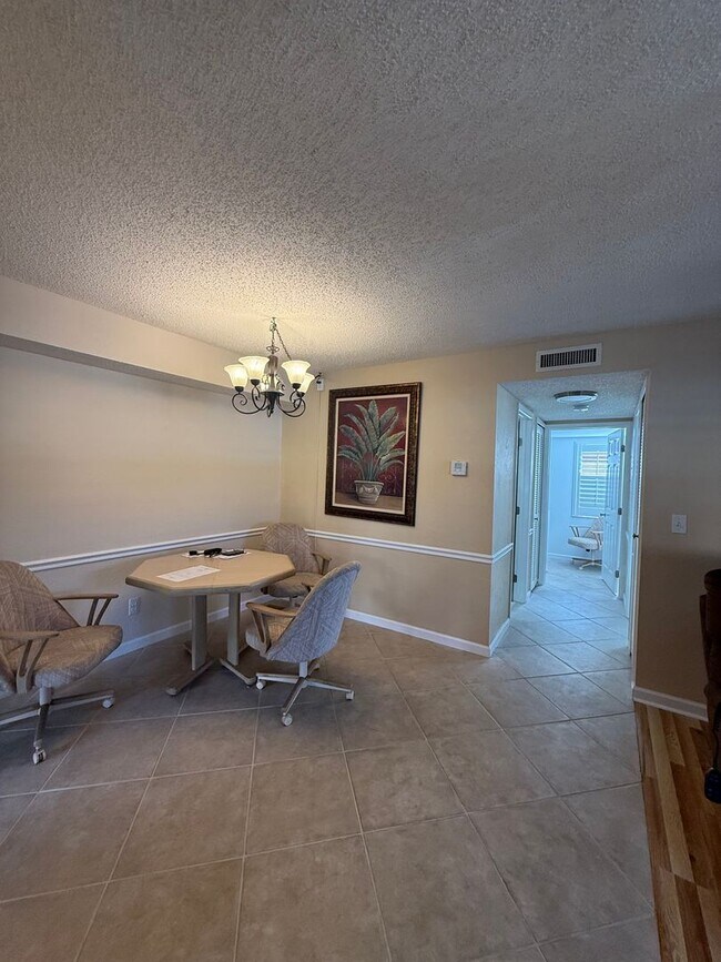 Foto del edificio - 6120 Whiskey Creek Dr
