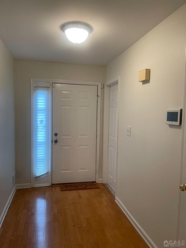 Building Photo - 127 Topaz Dr