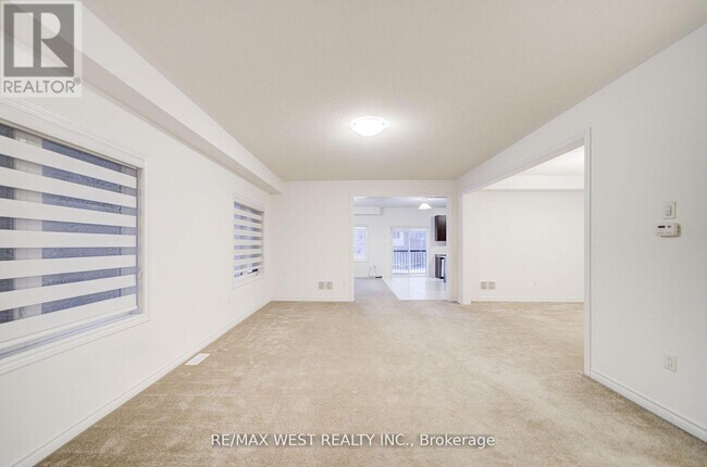Building Photo - 319 Ridley Cres