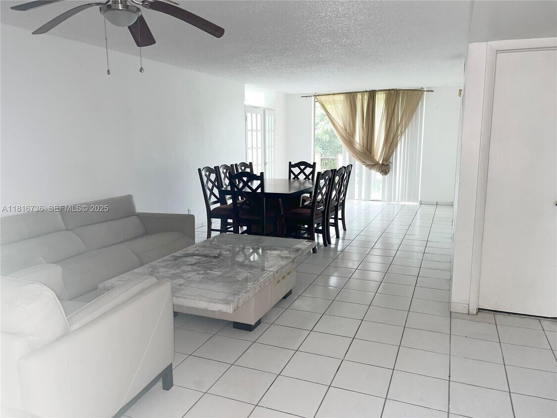 Foto del edificio - 9820 S Hollybrook Lake Dr