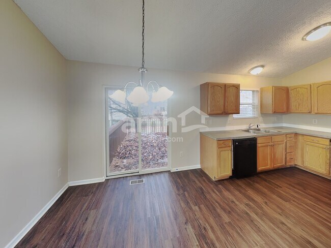 Foto del edificio - 7901 Chapel Stone Rd