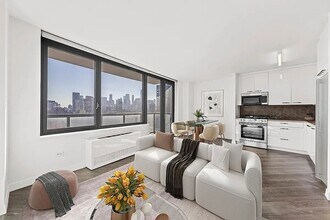 Building Photo - 250 E Houston St