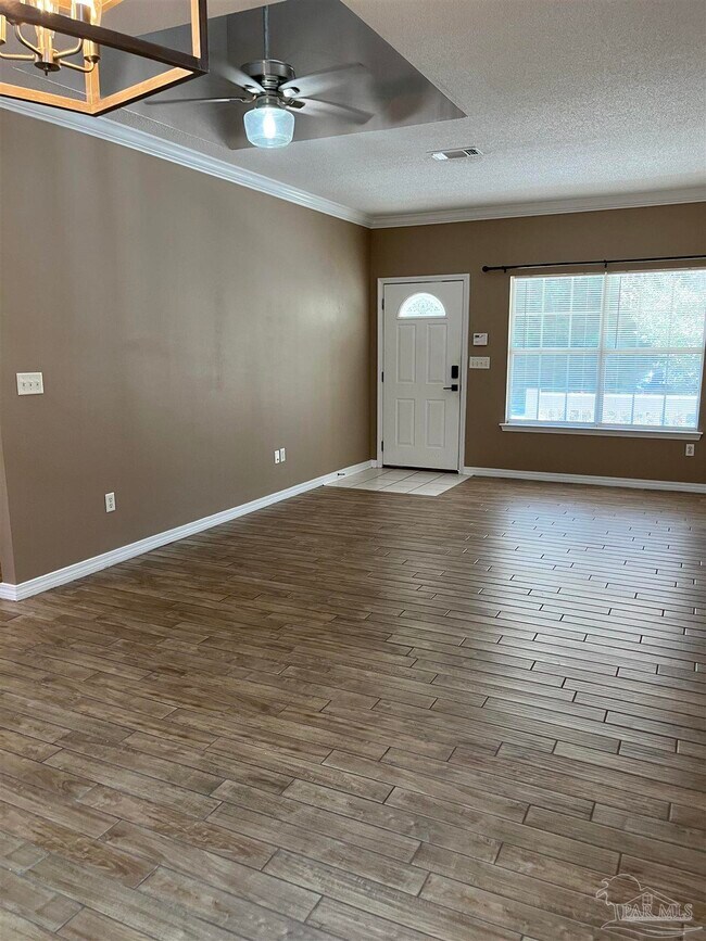 Foto del edificio - 7320 Mangum Dr