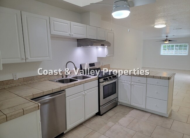 Building Photo - SPACIOUS HOUSE IN SOUTH SALINAS FOR RENT!!!