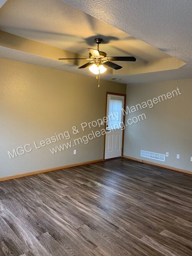 Foto del edificio - 914-916 SW Sandy Ln