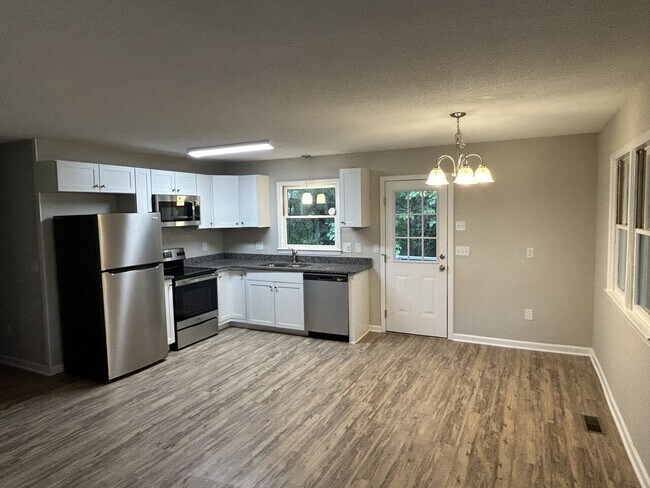 Building Photo - 544 Fox Layre