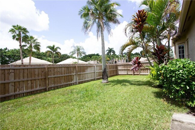 Building Photo - 7675 Eagle Point Dr