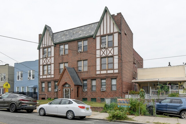 Building Photo - 901 Grand Ave