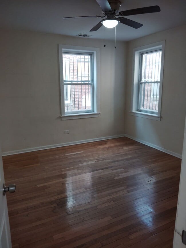 Building Photo - 7318 S Dorchester Ave