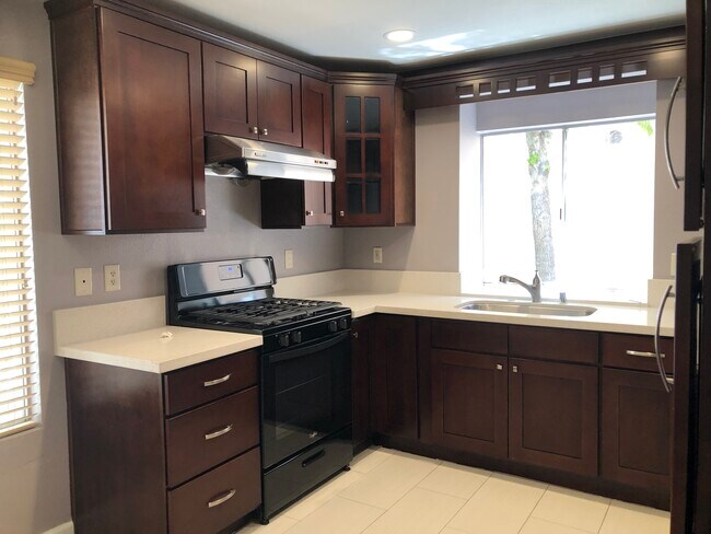 Foto del edificio - 824 Highland Ave
