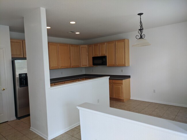Building Photo - 7572 Pineridge Trl