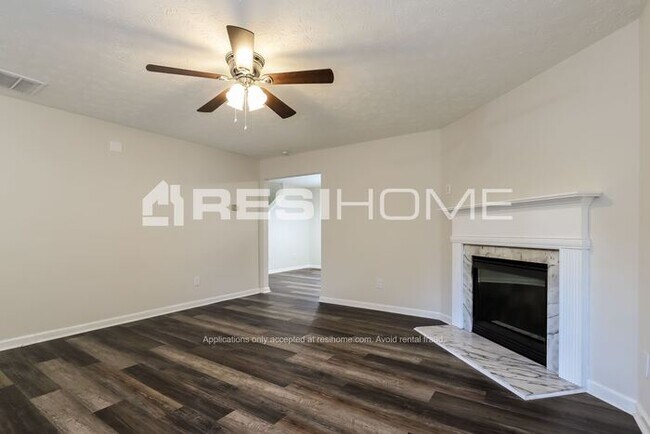 Building Photo - Welcome Home! Get 1 month FREE RENT when y...