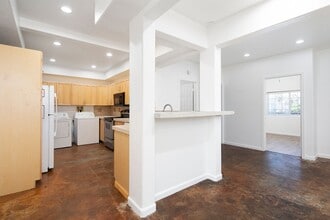 Building Photo - 4626 Albuquerque St
