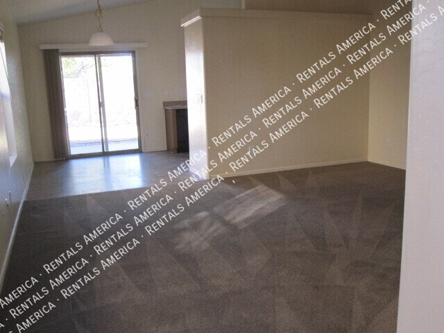 Building Photo - 427 S Sabrina