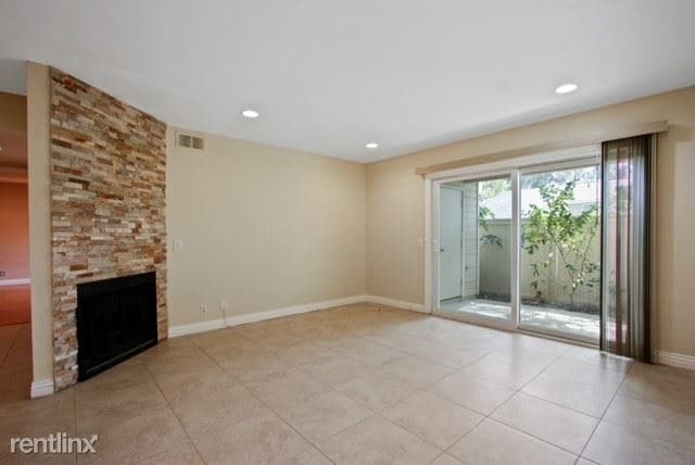 Building Photo - 2 br, 2 bath Condo - 5821 Portsmouth Rd