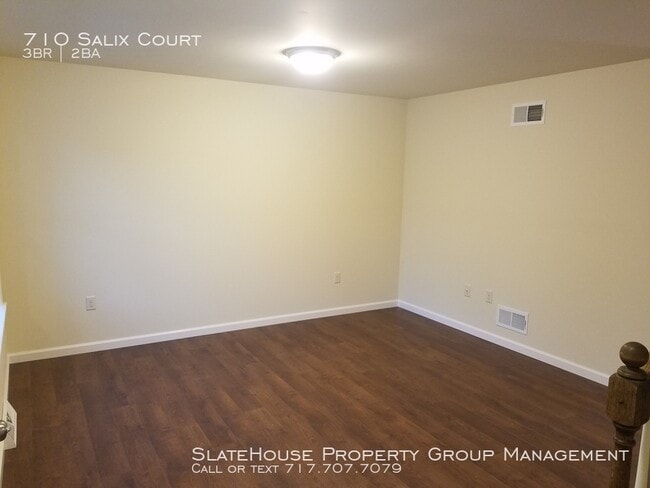 Building Photo - 710 Salix Ct
