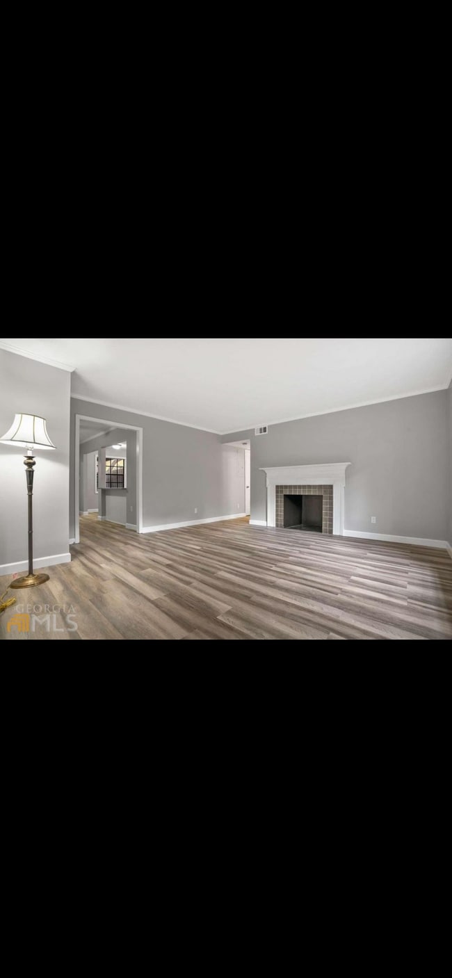 Foto del edificio - 325 Winding River Dr
