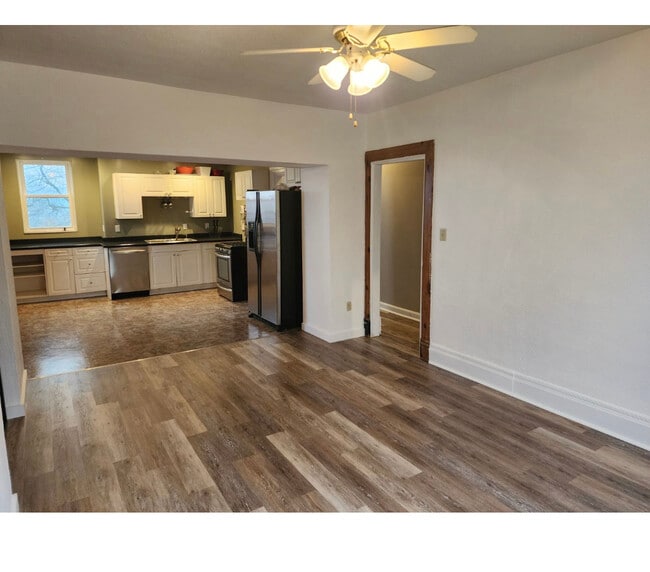 Building Photo - 205 8th St