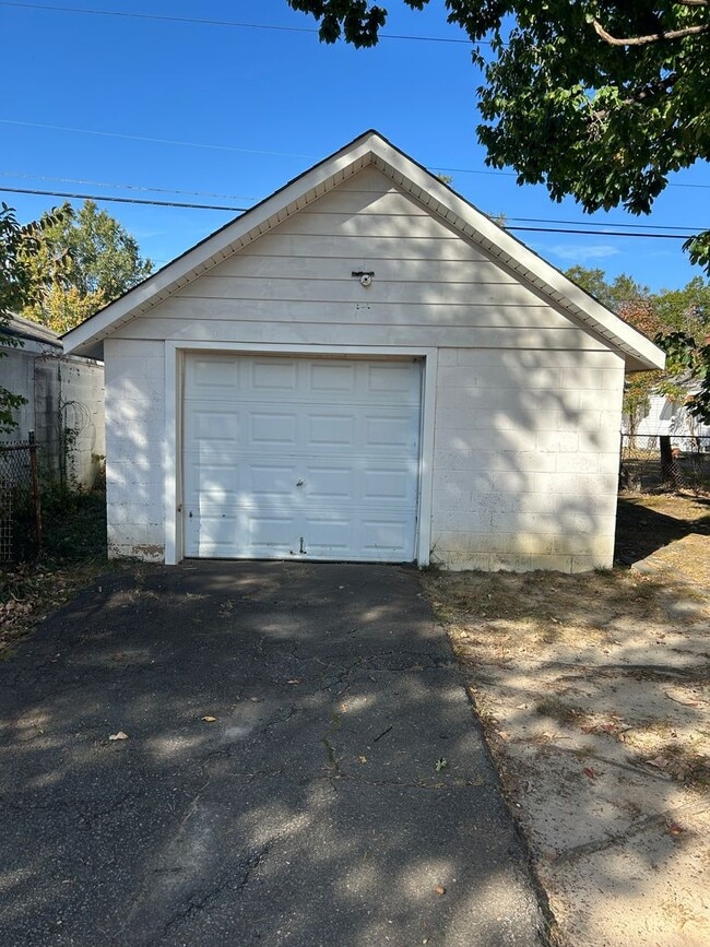 Building Photo - 5 30th St