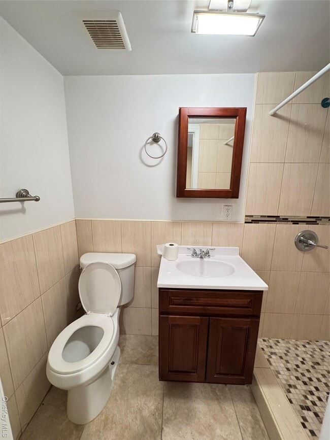 Foto del edificio - 1019 E 230th St