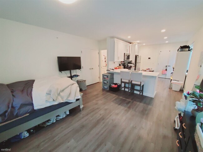 Foto del edificio - Studio, 1 bath Condo - 898 Hope St Fl 2