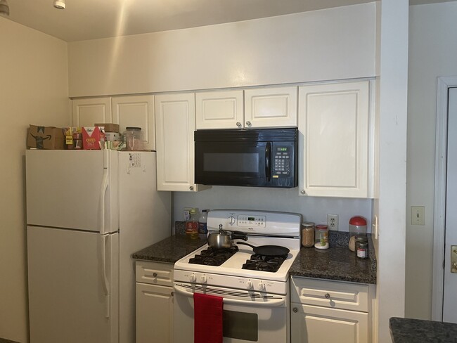Building Photo - 2204 Westcourt Ln