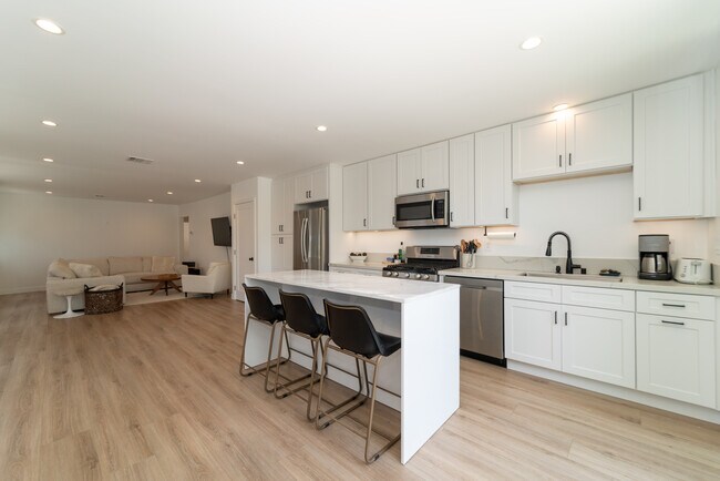 Hermosa Isla/Móvil - 9044 Carson St