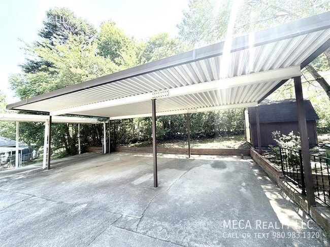 Building Photo - 701 Archdale Dr