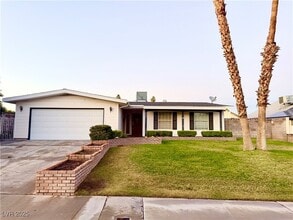 Building Photo - 4452 E El Cebra Way