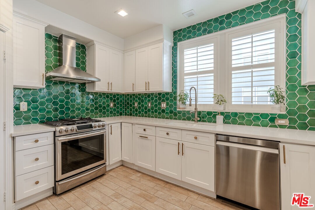 Primary Photo - 7100 Playa Vista Dr