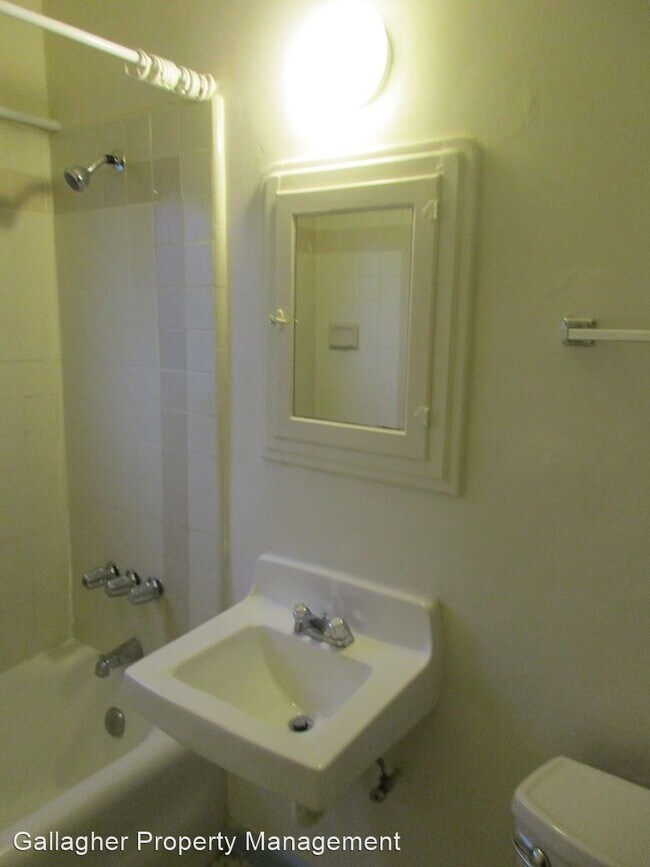 Building Photo - 302 W Anapamu St