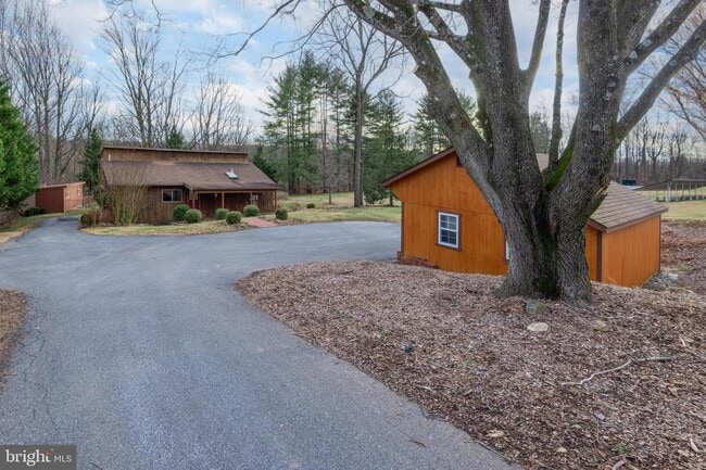 Building Photo - 306 Ground Hog College Rd