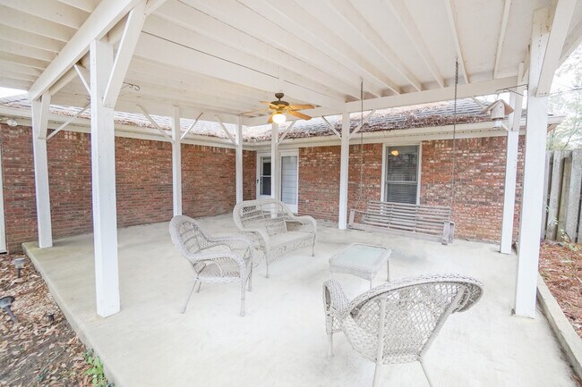Foto del edificio - 325 Mockingbird Ln