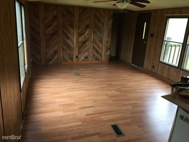 Building Photo - 3 br, 2 bath House - 2570 Robinson Hill Rd