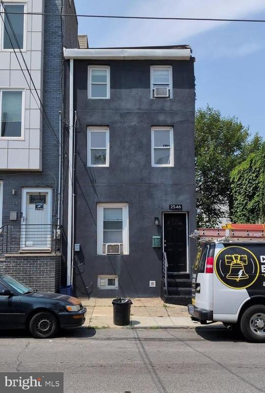 Building Photo - 2546 Tulip St