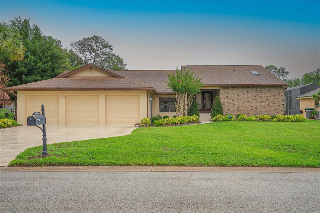Foto principal - 6766 Edgeworth Dr