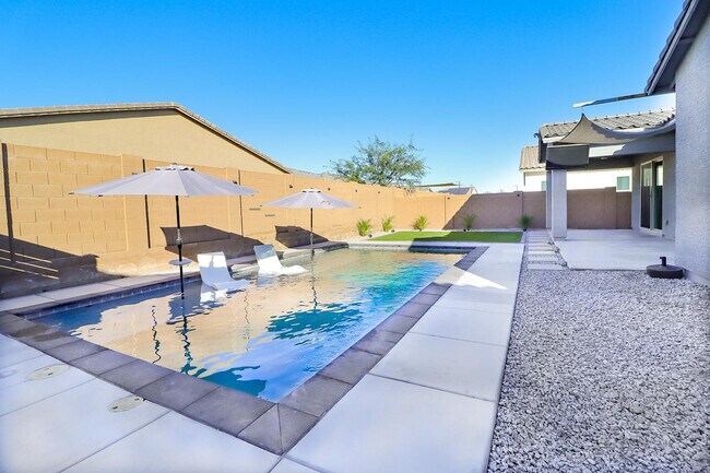 Foto del edificio - 14144 W Smoketree Dr