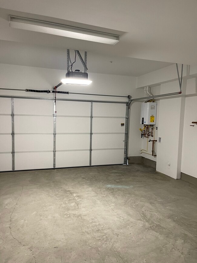 Building Photo - 5515 Holly Bay Ave