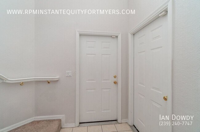 Building Photo - 14752 Calusa Palms Dr