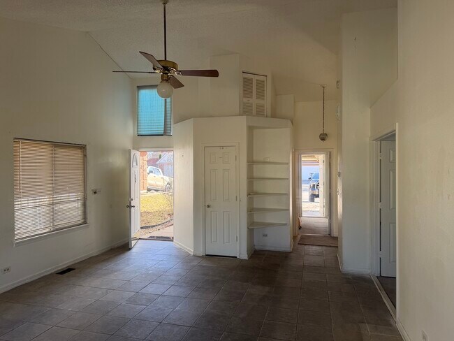 Building Photo - 1009 Pheasant Run Ln