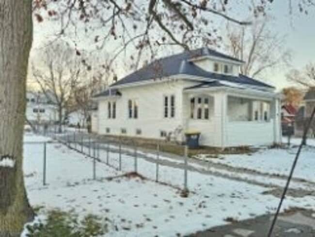 Foto del edificio - Updated 2 Bedroom (with flex/office space), 2.5 Bath Home with Attached Garage – $1,695/Month