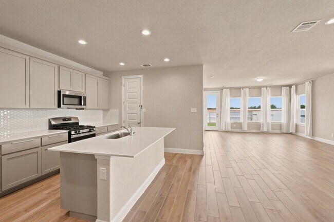 Building Photo - Comfortable Niederwald living with spacious common areas