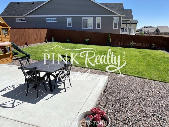 Building Photo - Gorgeous 4 Bedroom, *4 Car Garage* Home in...